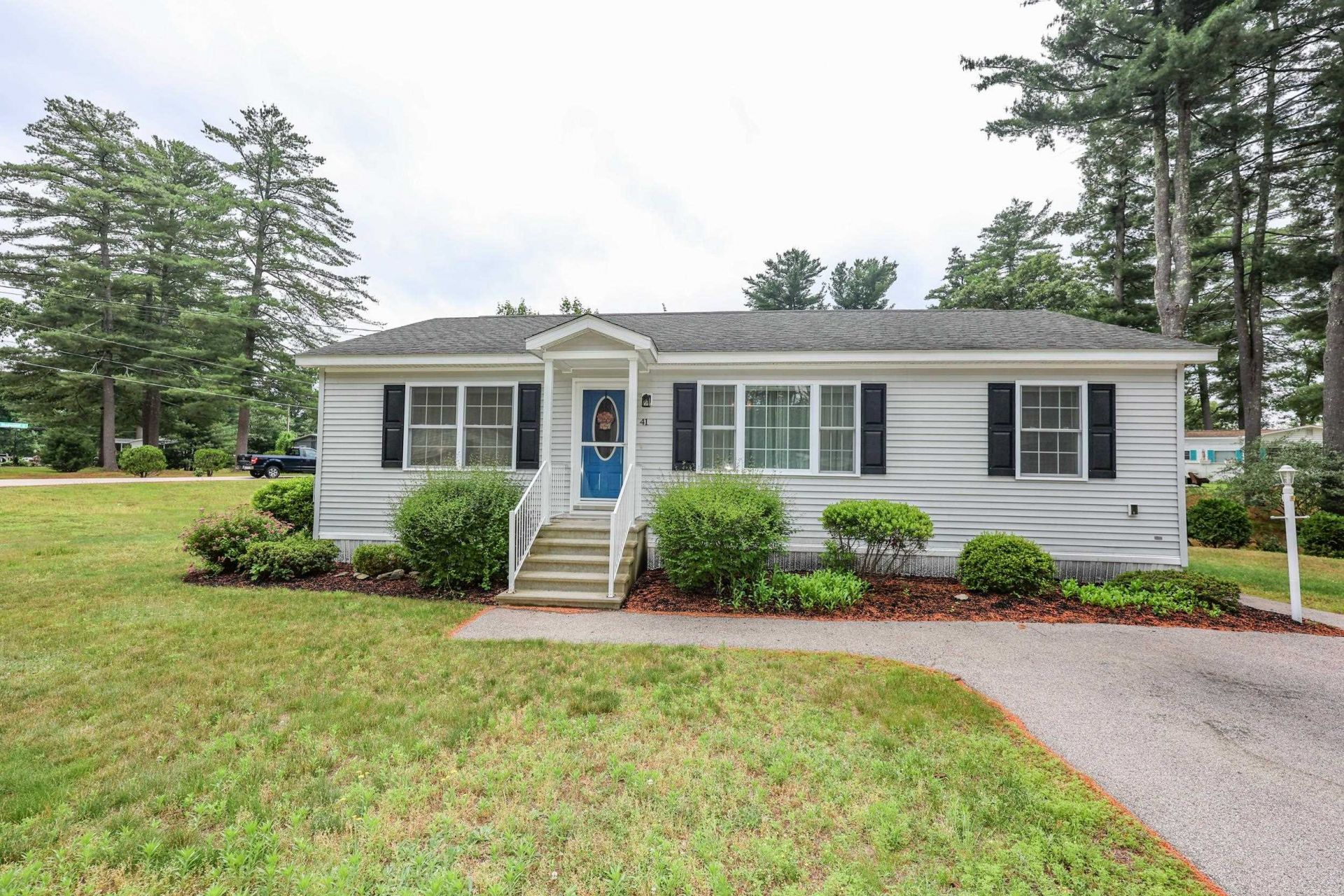 41 Farmwood Drive, Nashua, NH 03062 Main Photo