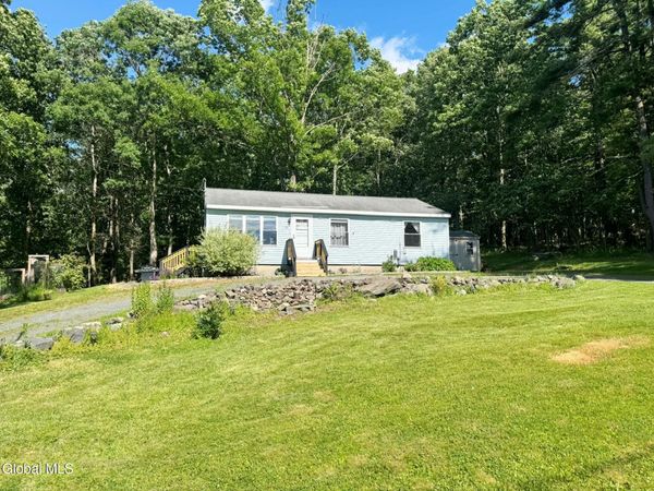 26 Knobhill Road, Averill Park, NY 12018