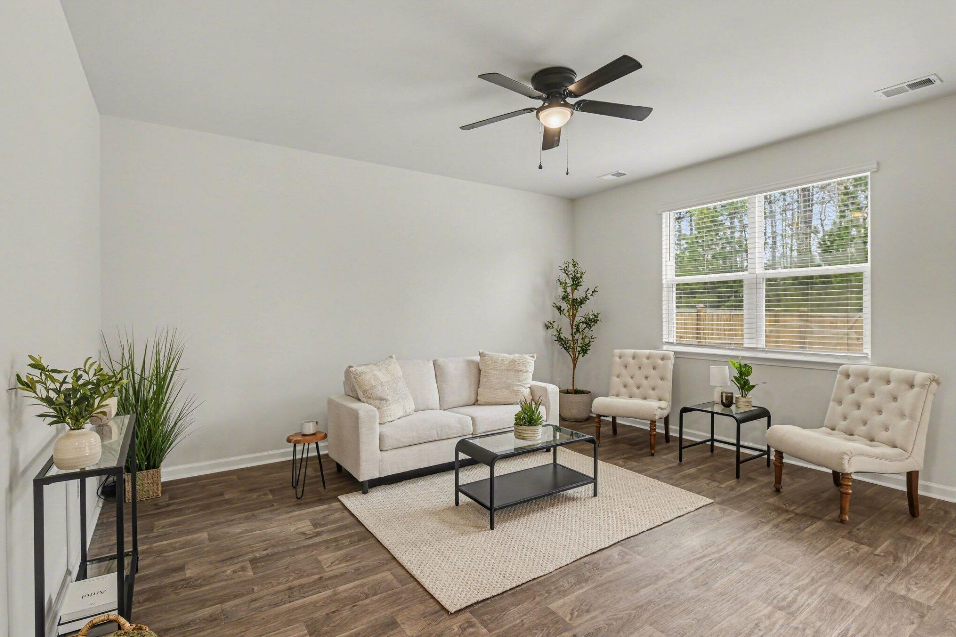 198 Greenwich Drive Photo 10