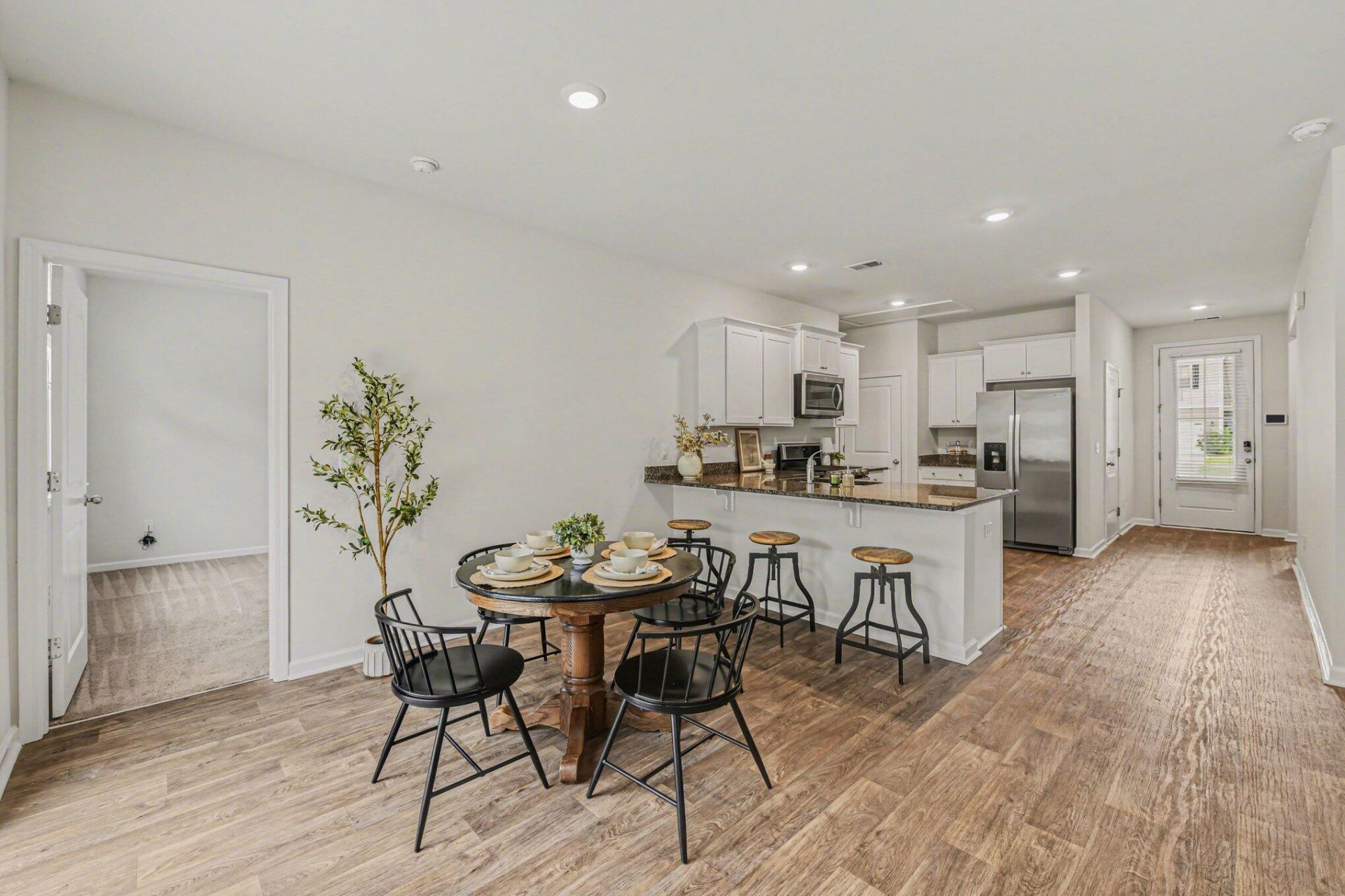 198 Greenwich Drive Photo 14