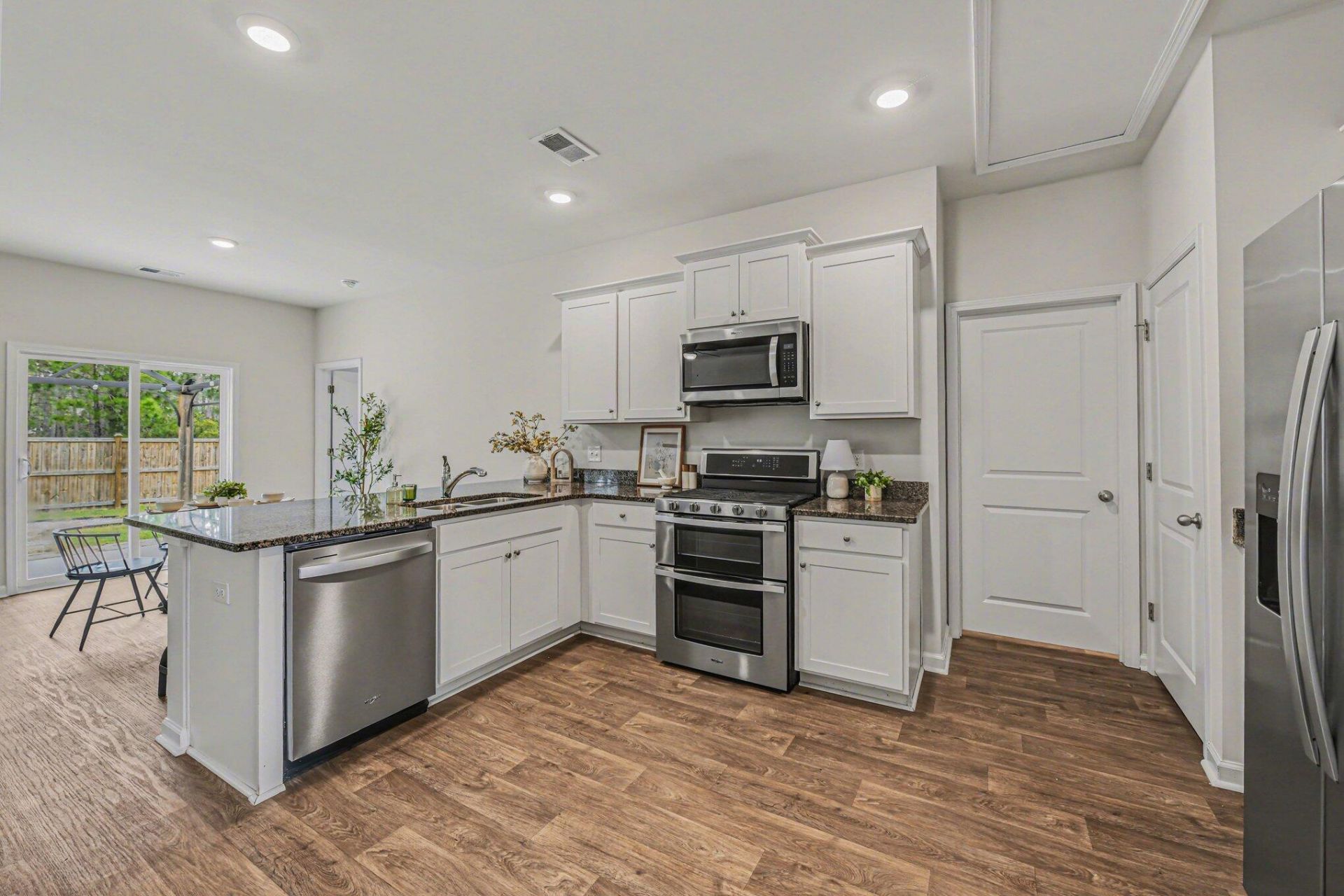 198 Greenwich Drive Photo 16