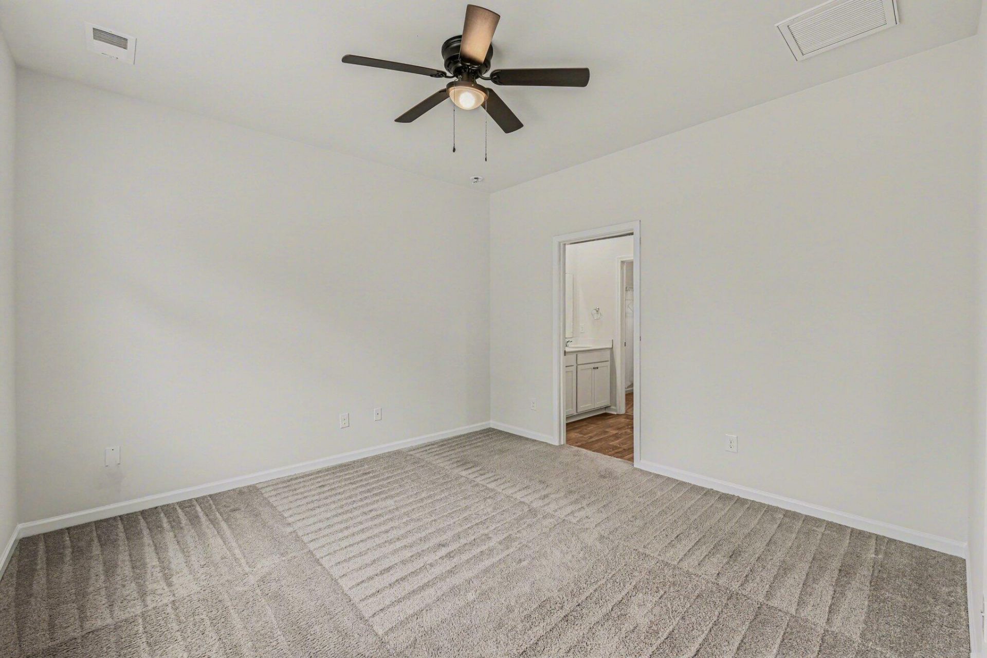 198 Greenwich Drive Photo 19