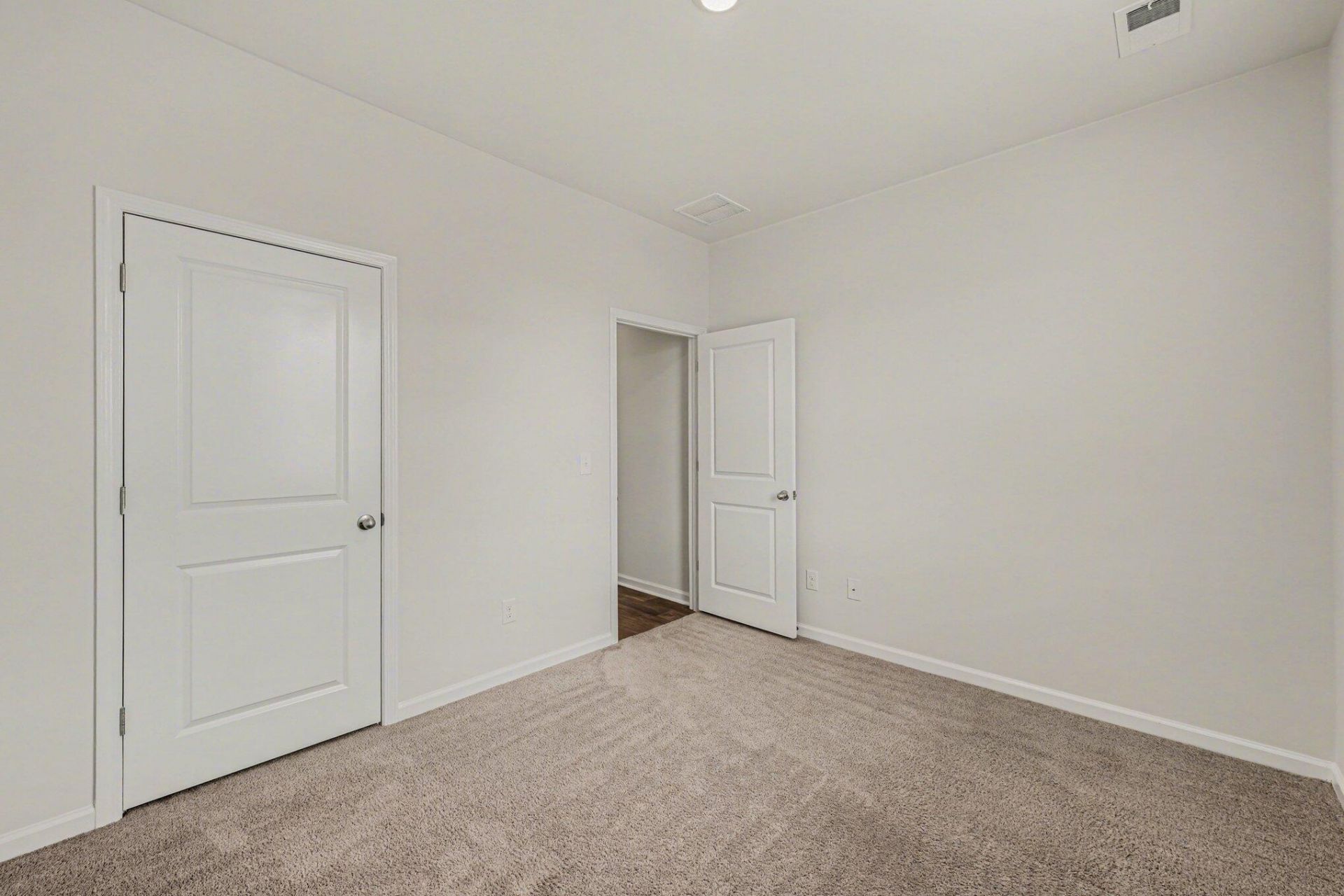 198 Greenwich Drive Photo 22