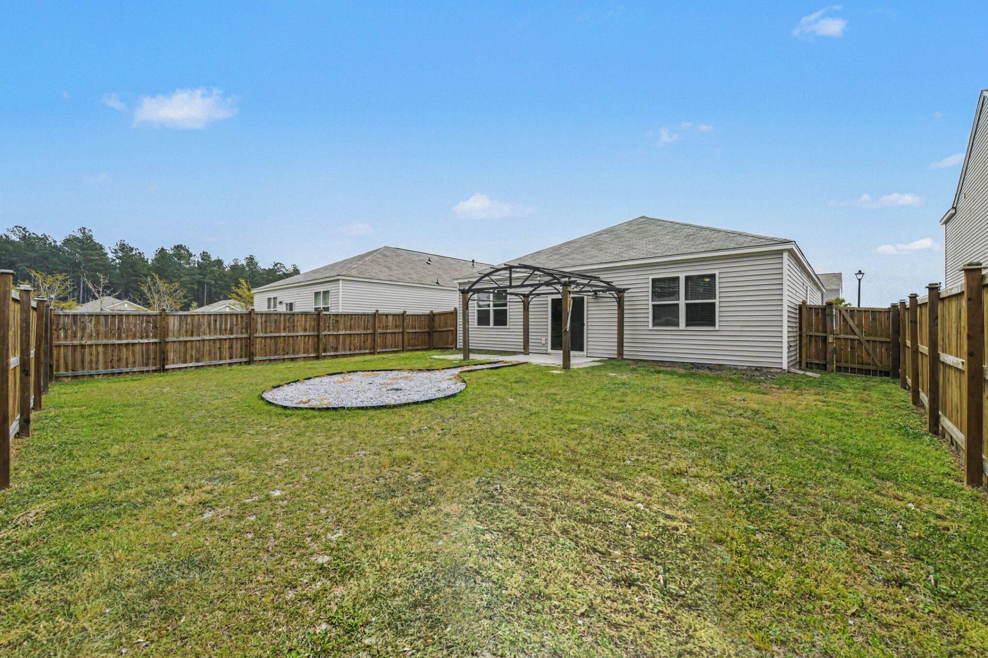 198 Greenwich Drive Photo 33