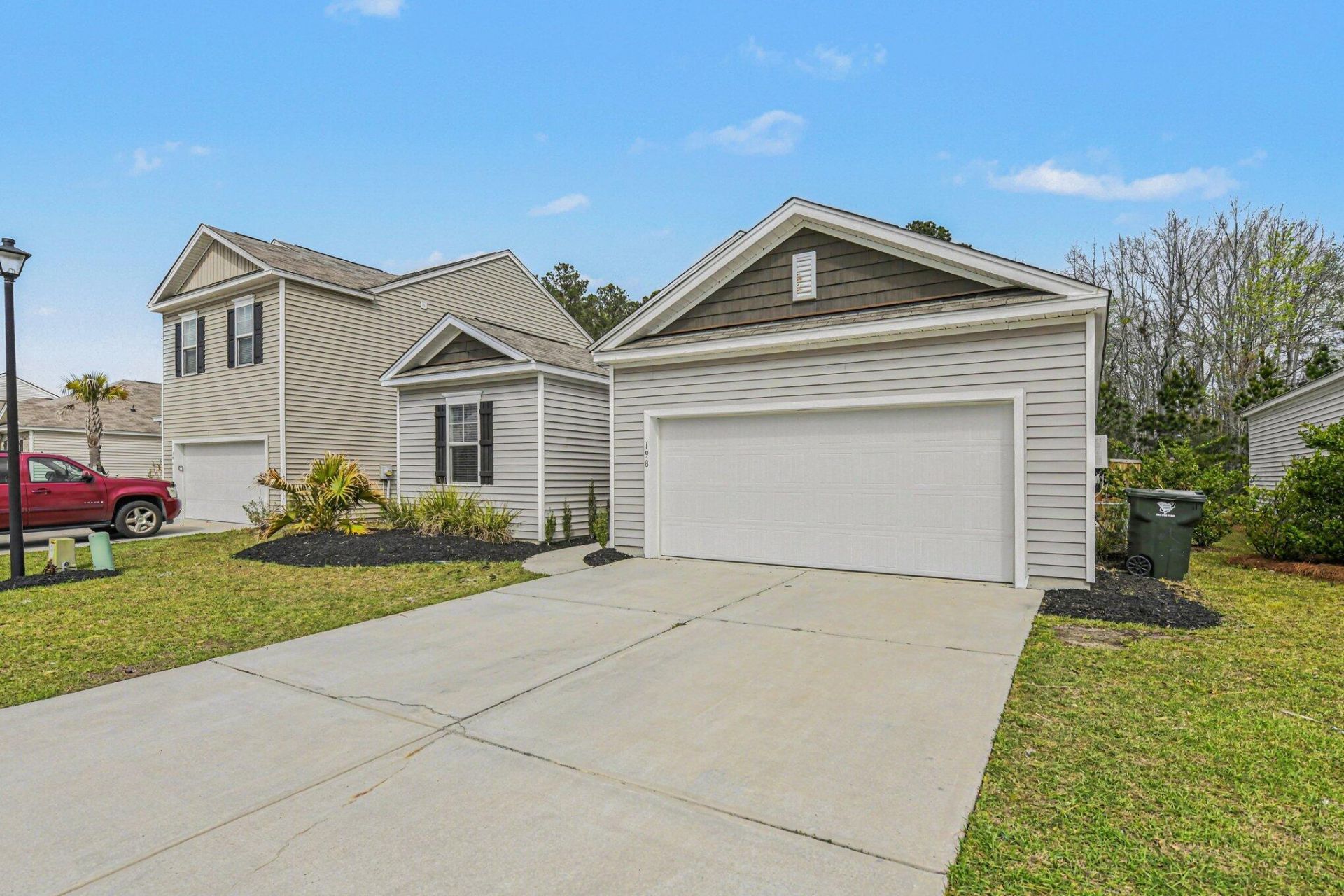 198 Greenwich Drive Photo 4