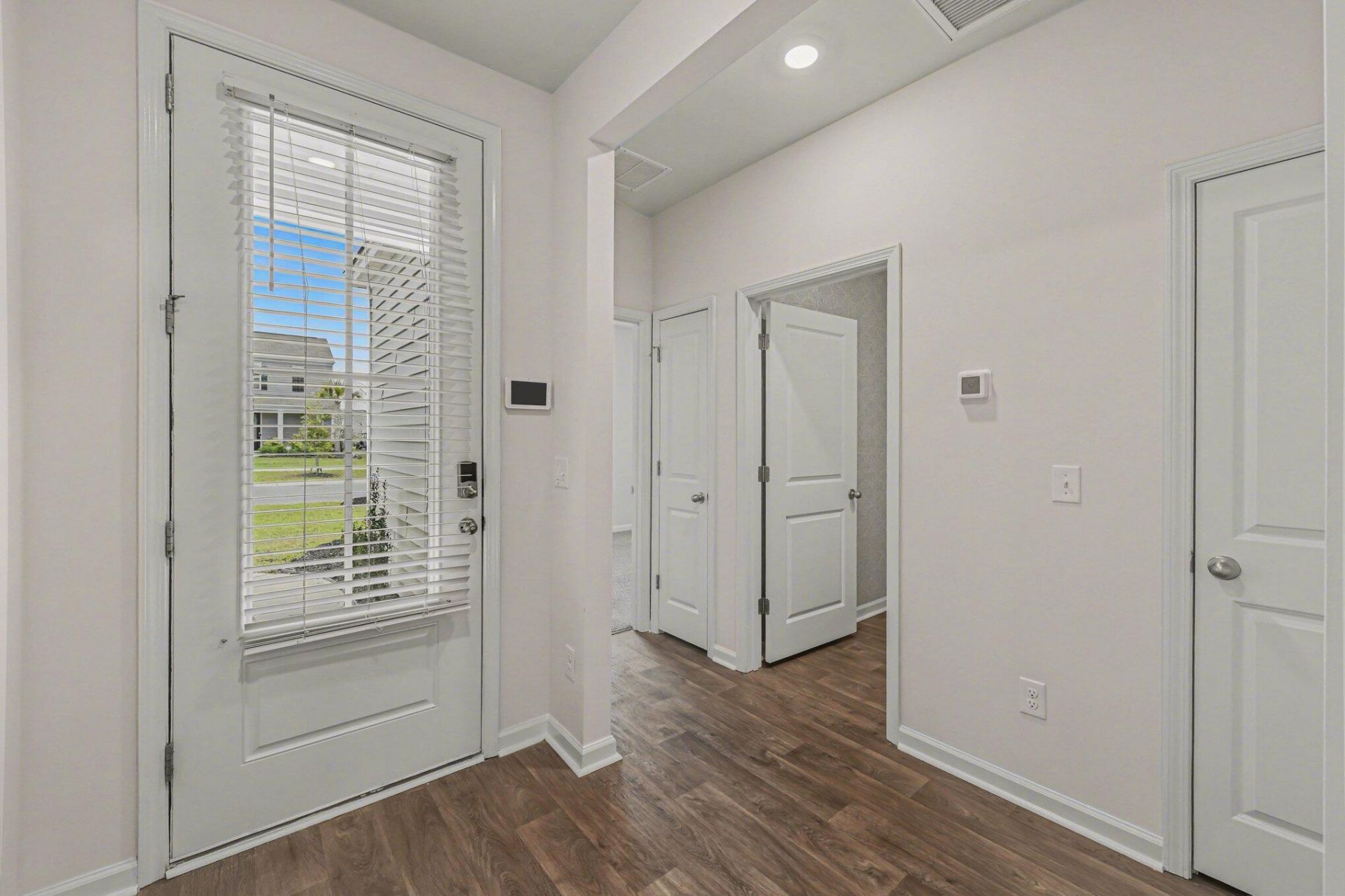 198 Greenwich Drive Photo 5