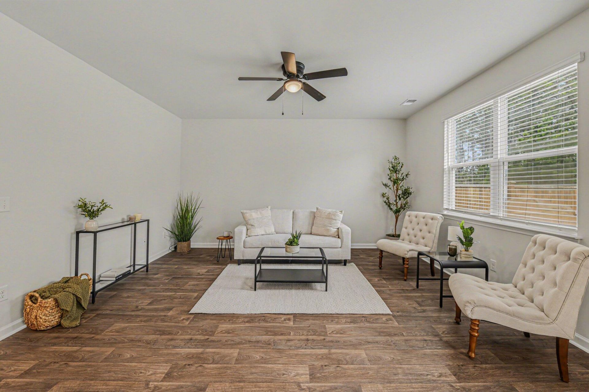 198 Greenwich Drive Photo 8