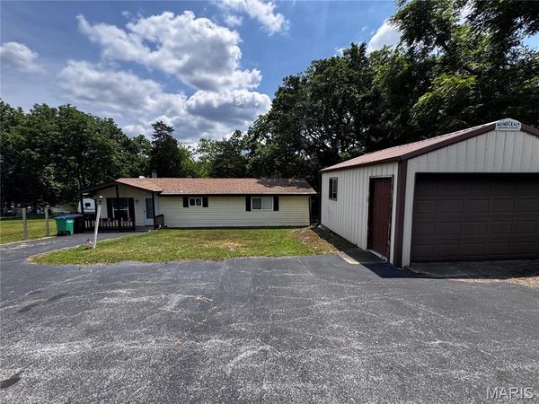 14280 W Sunrise Lake Drive, De Soto, MO 63020