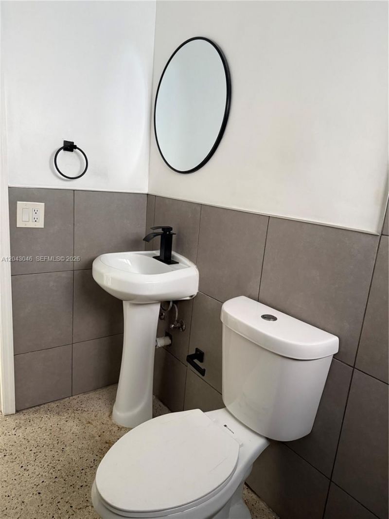 2010 SW 6th St, Unit 4, Miami, FL 33135 Photo