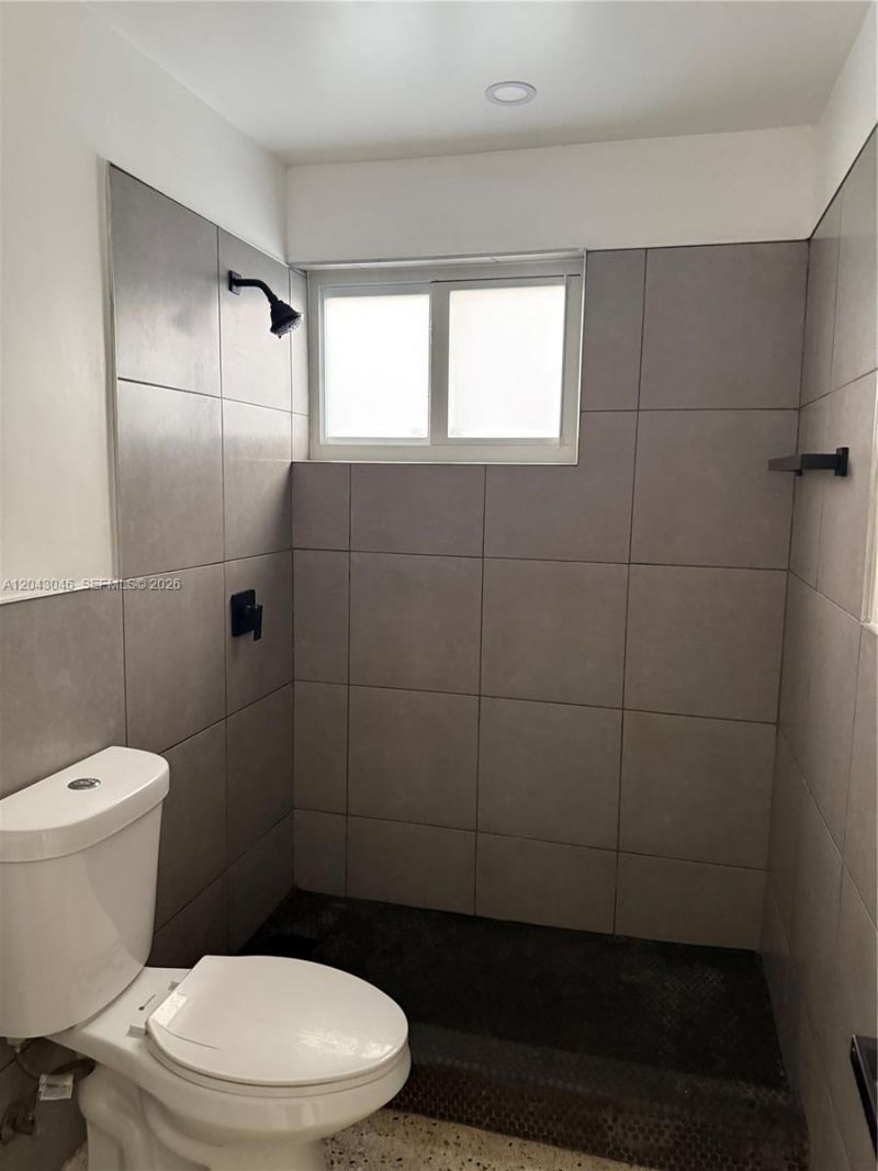 2010 SW 6th St, Unit 4, Miami, FL 33135 Photo