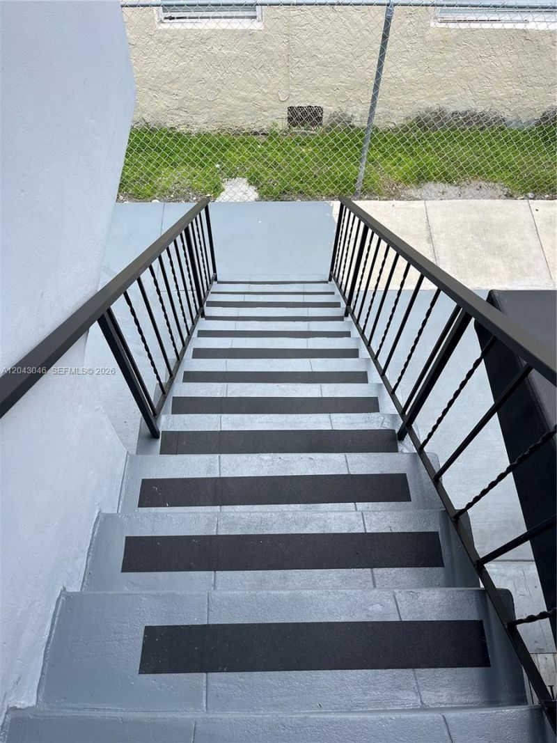 2010 SW 6th St, Unit 4, Miami, FL 33135 Photo