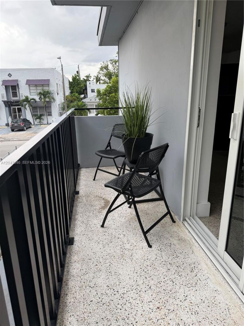 2010 SW 6th St, Unit 4, Miami, FL 33135 Photo