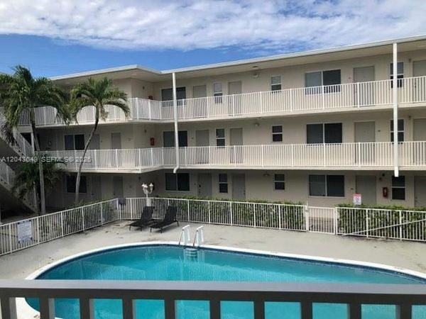 1895 Venice Park Dr , Unit B6, Miami, FL 33181