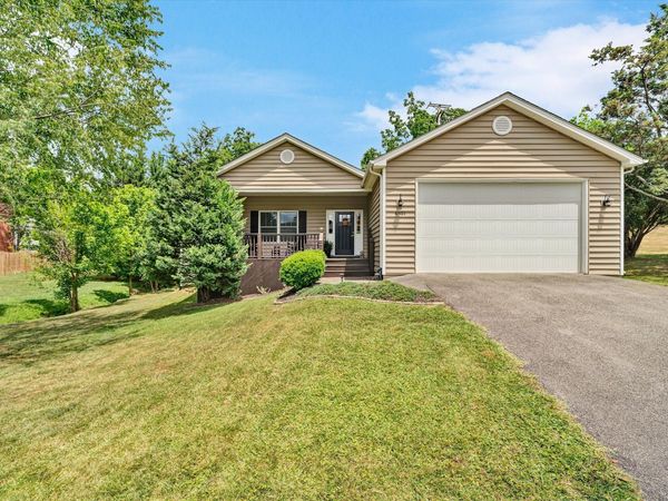 4851 Colonial AVE , Roanoke, VA 24018