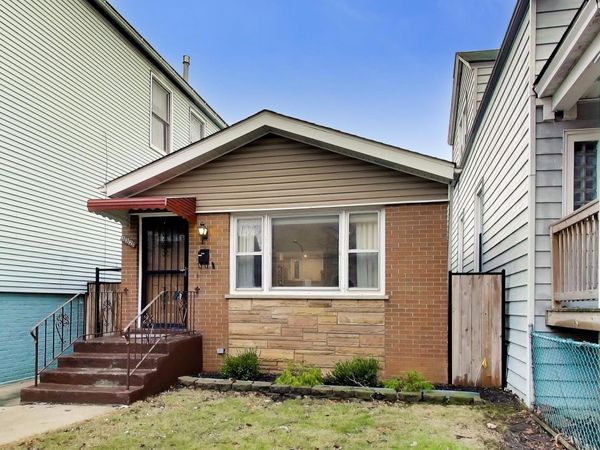 3321 N Whipple Street , Chicago, IL 60618