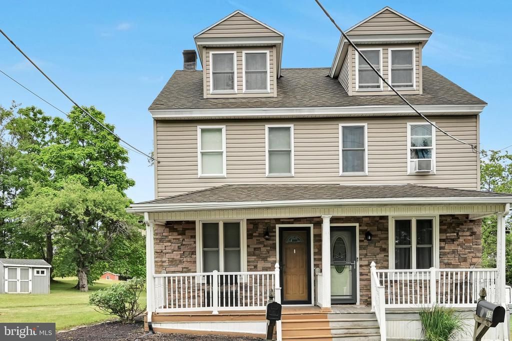 17 SW LAWN ROAD , POTTSVILLE, PA 17901