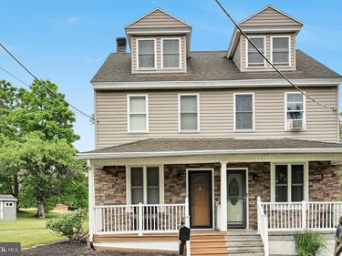 17 SW LAWN ROAD , POTTSVILLE, PA 17901