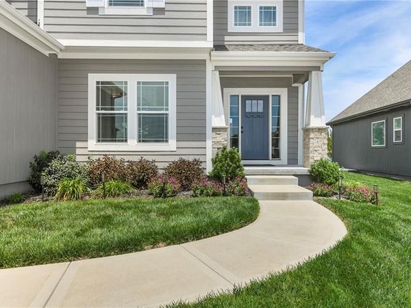 2018 SW Farm Field Lane, Lee's Summit, MO 64082