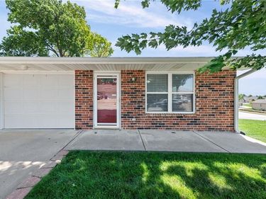 105 Basswood Court, Smithville, MO 64089