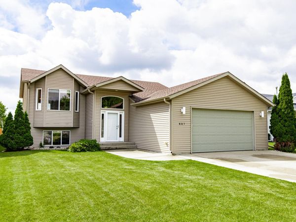 807 16th Avenue W, West Fargo, ND 58078