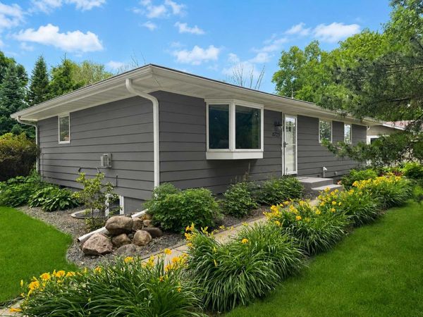 15725 2nd Avenue N, Plymouth, MN 55447