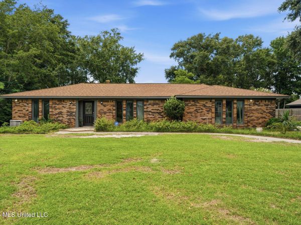 104 S Seashore Avenue, Long Beach, MS 39560