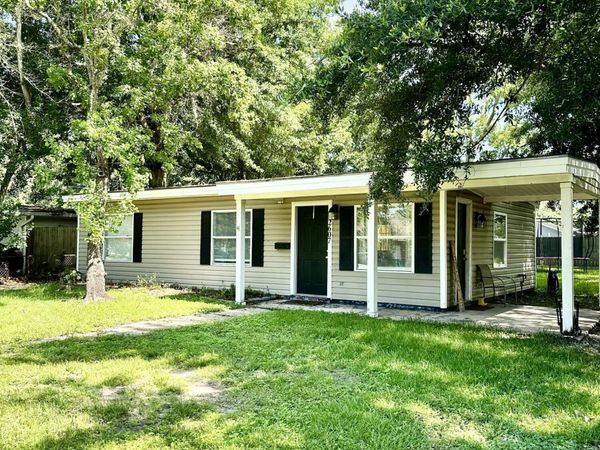 2607 Avenue B , Pascagoula, MS 39567