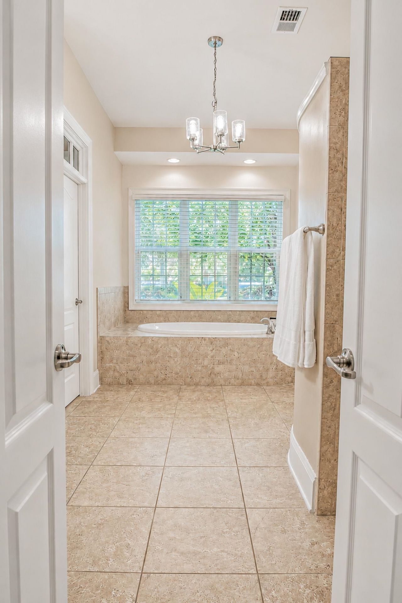 9800 Plumfield Ct. Photo 26