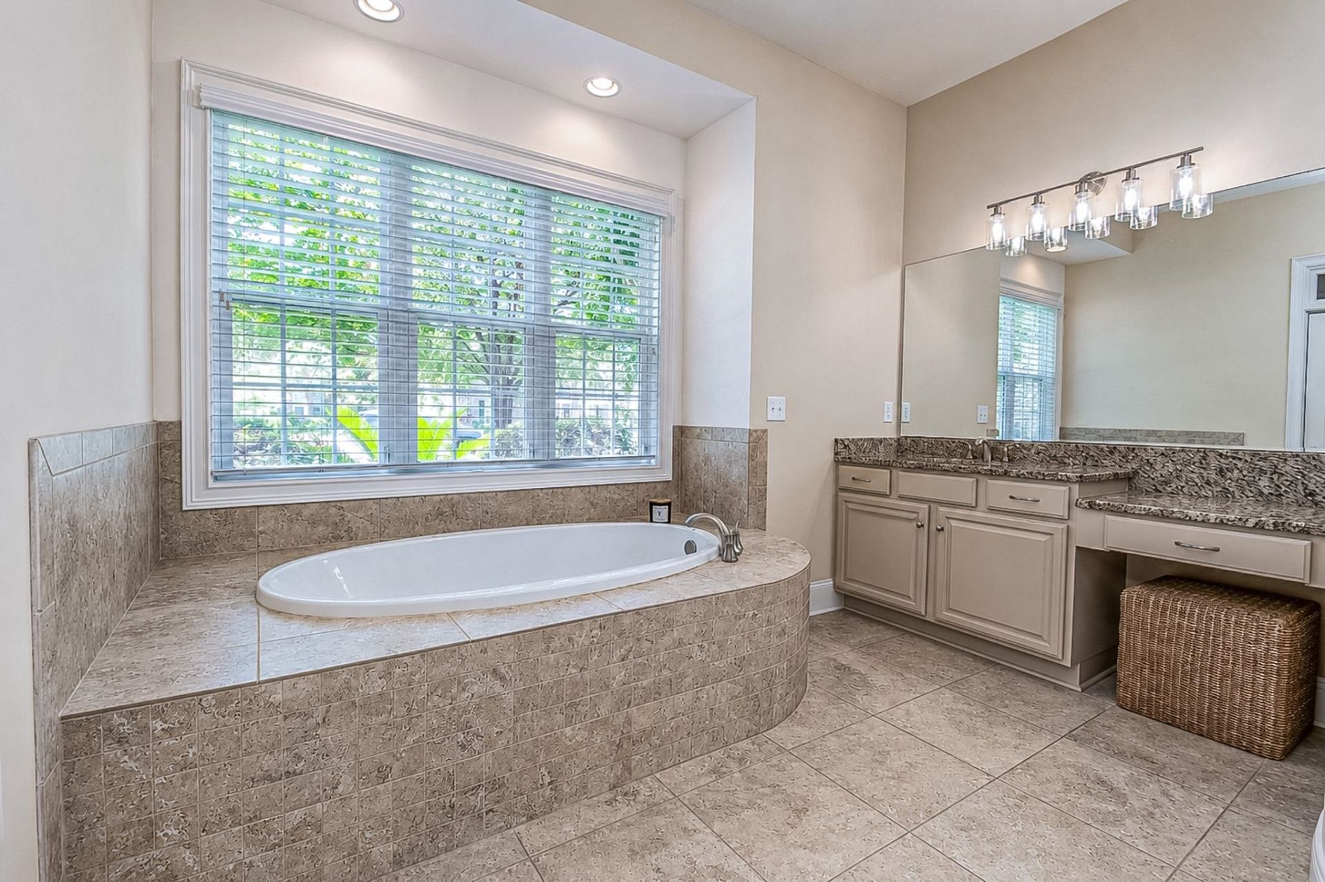 9800 Plumfield Ct. Photo 27