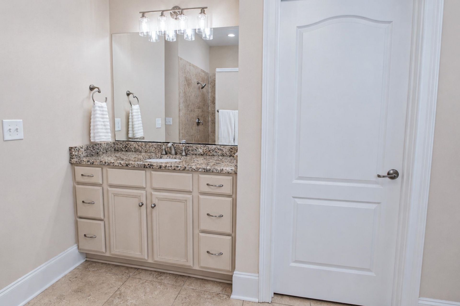 9800 Plumfield Ct. Photo 29