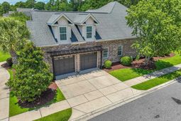 9800 Plumfield Ct. photo 4