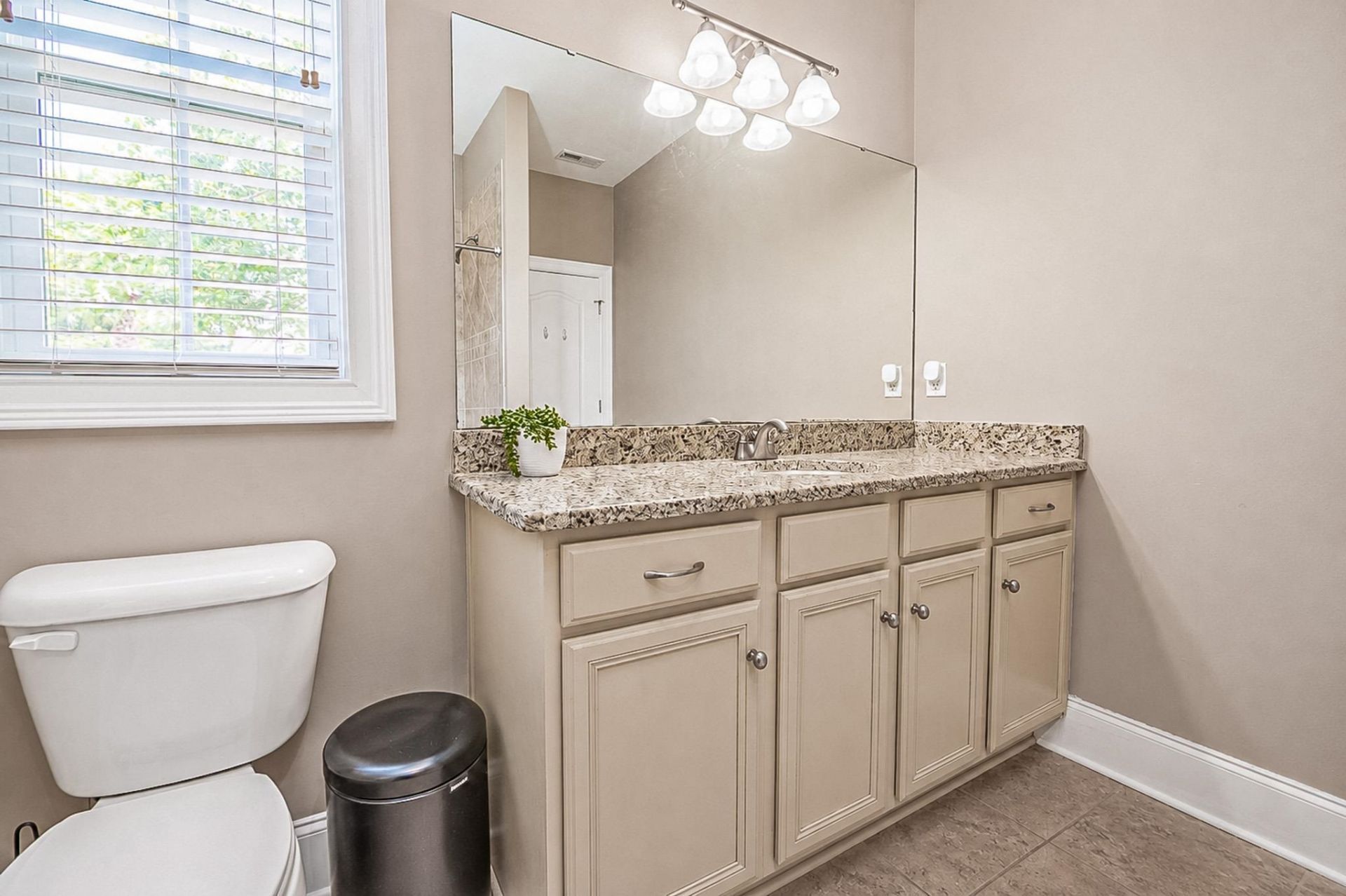 9800 Plumfield Ct. Photo 37