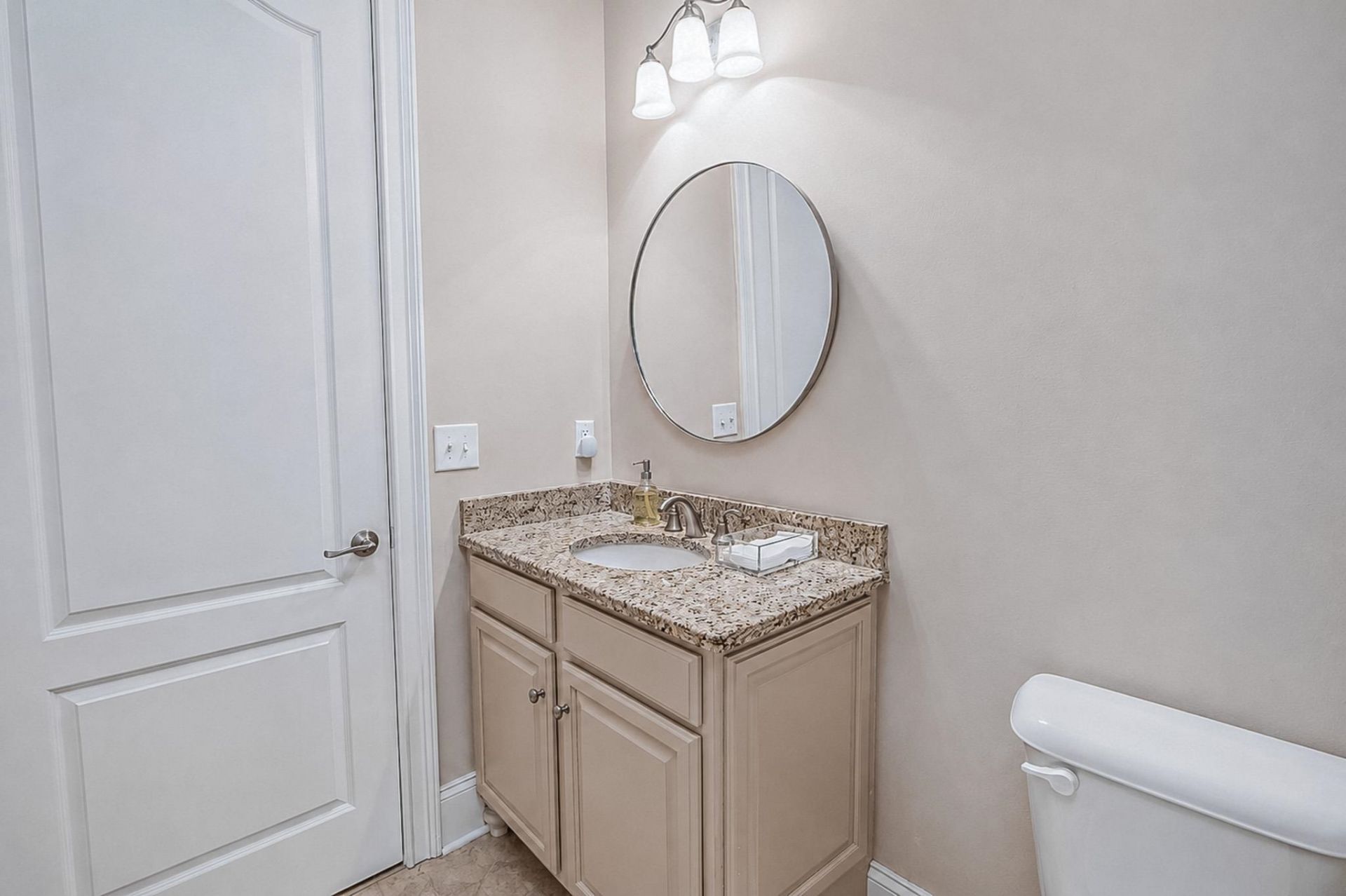 9800 Plumfield Ct. Photo 39