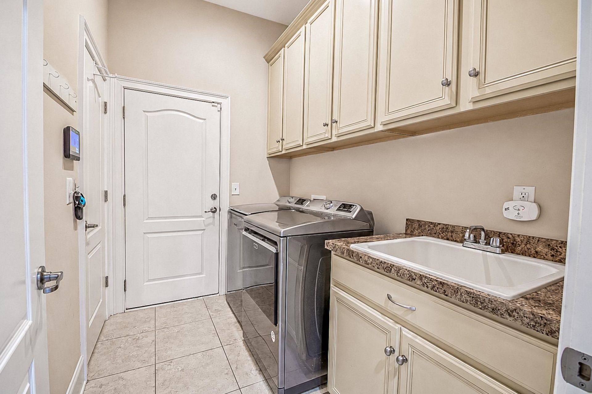9800 Plumfield Ct. Photo 41