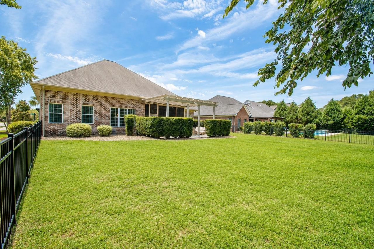 9800 Plumfield Ct. Photo 52