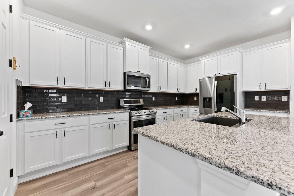 7322 34th Court E, Sarasota, FL 34243 Photo