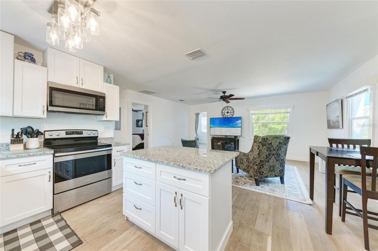 901 Oak Street Sw, Ruskin, FL 33570 Photo