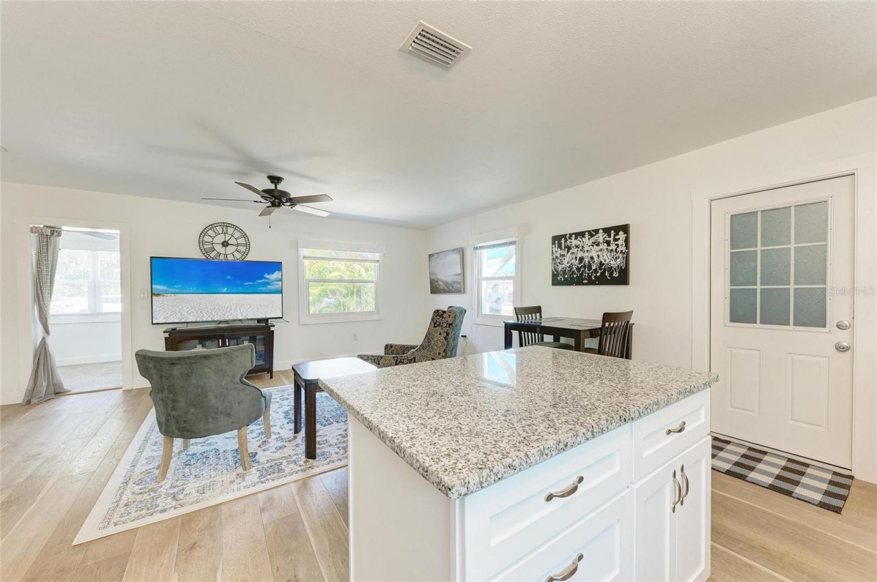 901 Oak Street Sw, Ruskin, FL 33570 Photo