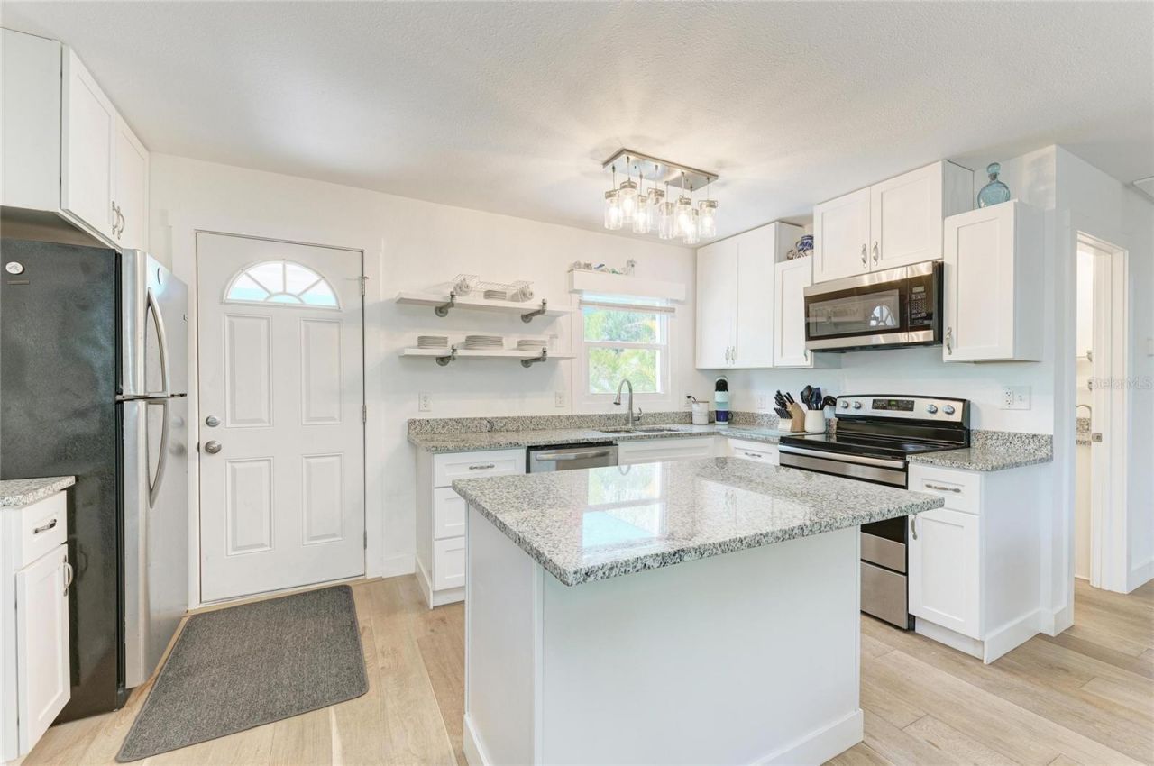 901 Oak Street Sw, Ruskin, FL 33570 Photo