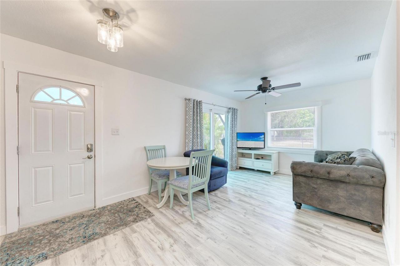 901 Oak Street Sw, Ruskin, FL 33570 Photo