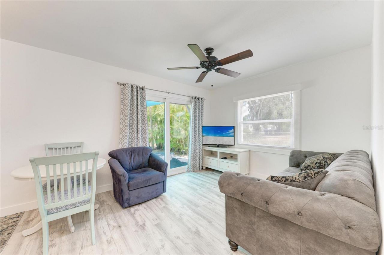901 Oak Street Sw, Ruskin, FL 33570 Photo