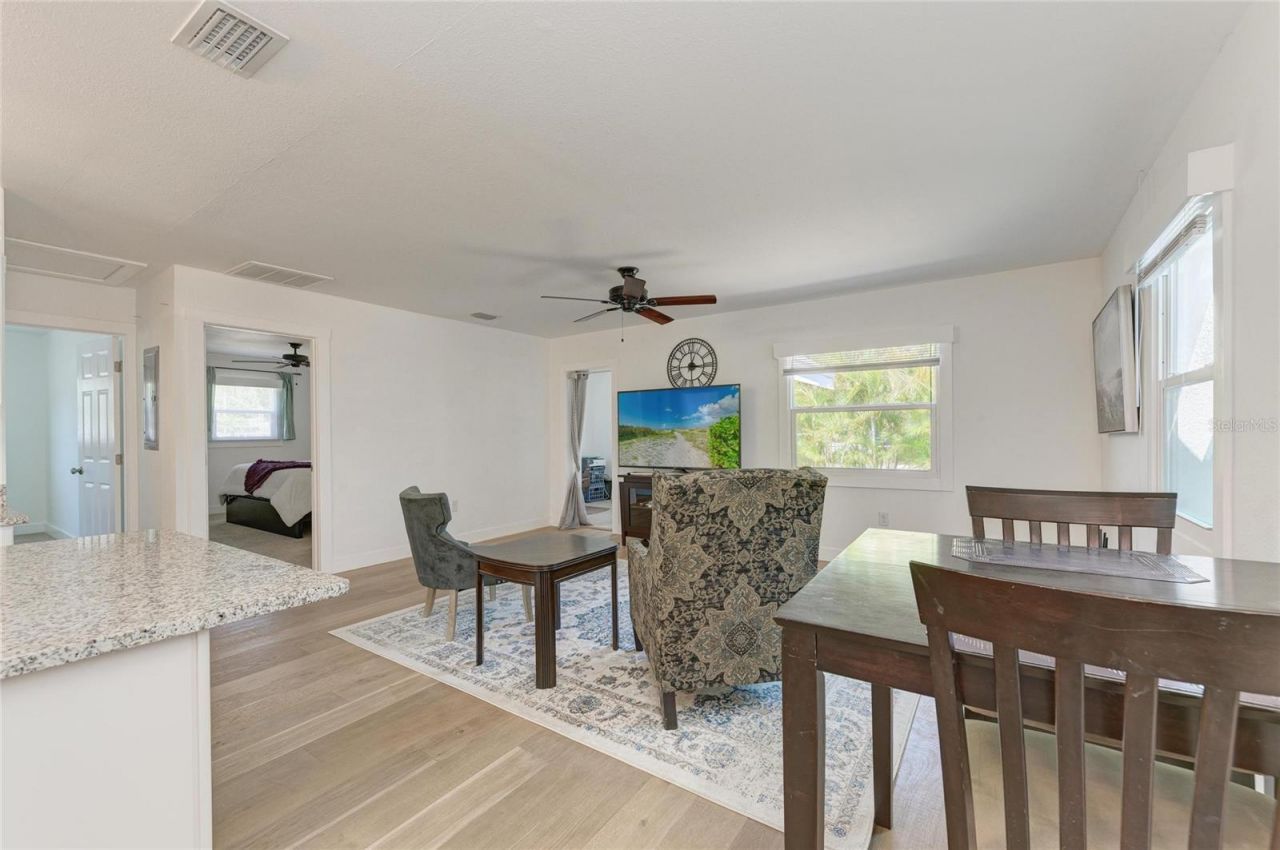 901 Oak Street Sw, Ruskin, FL 33570 Photo