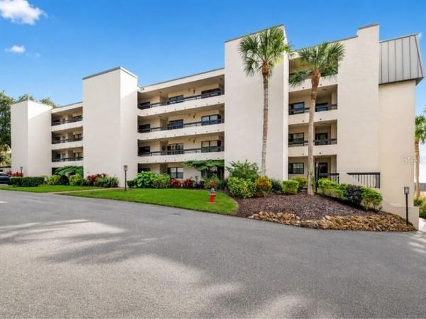 501 W OLD US HIGHWAY 441 HIGHWAY , Unit 402, MOUNT DORA, FL 32757