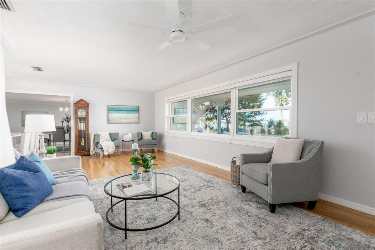 110 Sunset Drive S, Saint Petersburg, FL 33707 Photo