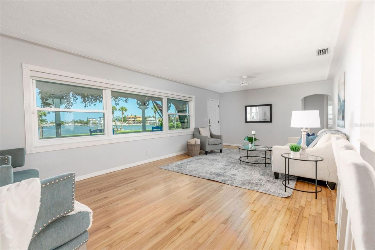 110 Sunset Drive S, Saint Petersburg, FL 33707 Photo