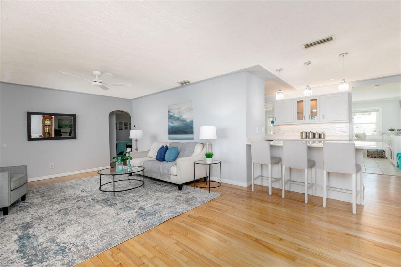 110 Sunset Drive S, Saint Petersburg, FL 33707 Photo
