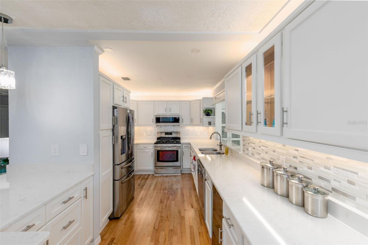 110 Sunset Drive S, Saint Petersburg, FL 33707 Photo