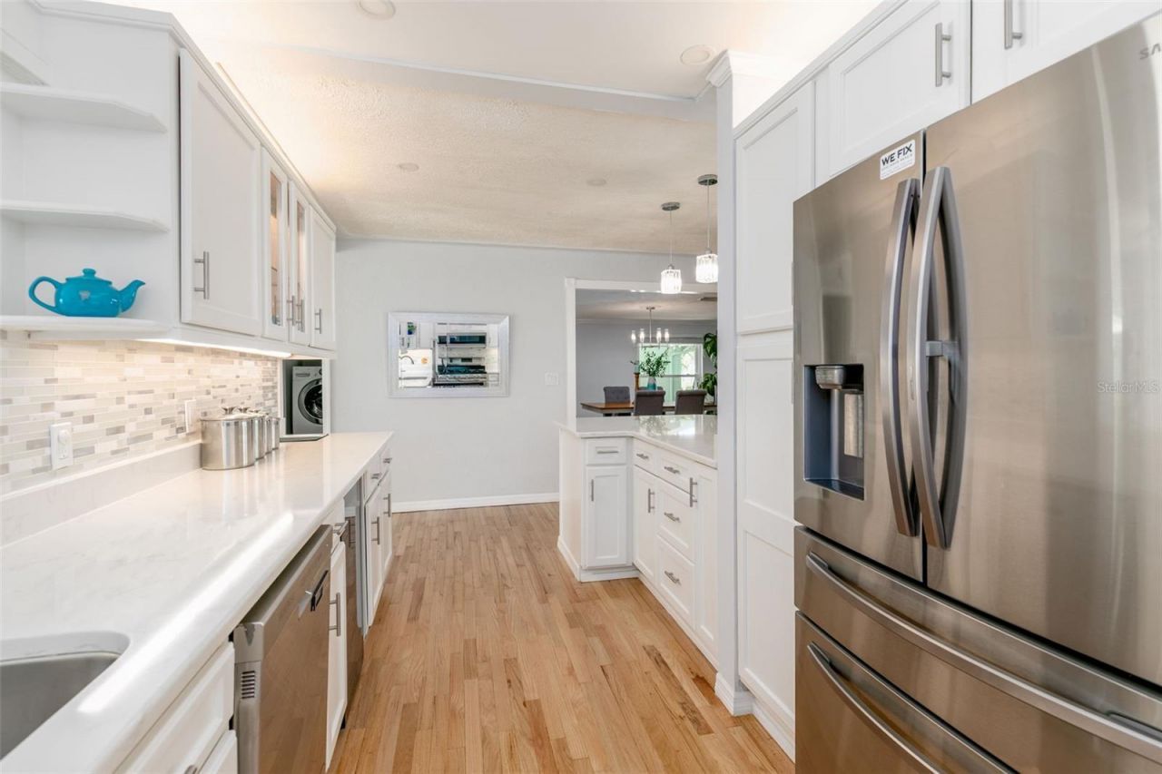 110 Sunset Drive S, Saint Petersburg, FL 33707 Photo