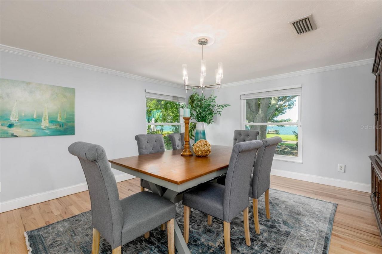 110 Sunset Drive S, Saint Petersburg, FL 33707 Photo