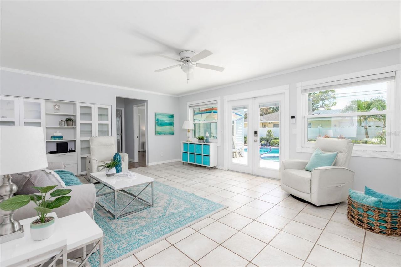 110 Sunset Drive S, Saint Petersburg, FL 33707 Photo